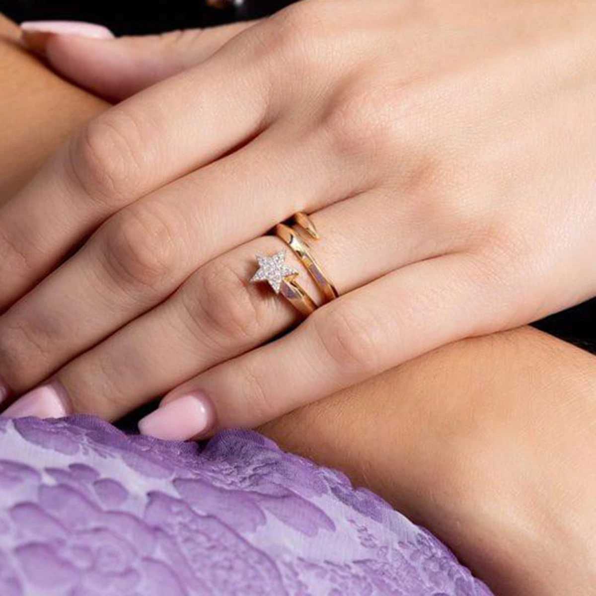 World Fashion Pentagram Three Layer Ring 18K Gold Color Plated Stainl Steel Water Diamond Star Stackable Ring Womens JewelrXJ250514