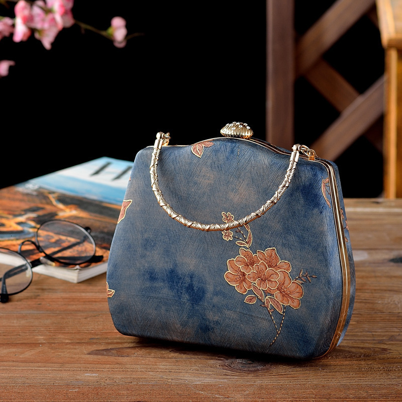 2025 New Style Bag Chinese Hanfu Retro Versatile High end Feeling Slanted Hanging Women's Designer Cheongsam Mouth Golden Small Round Bag Armband