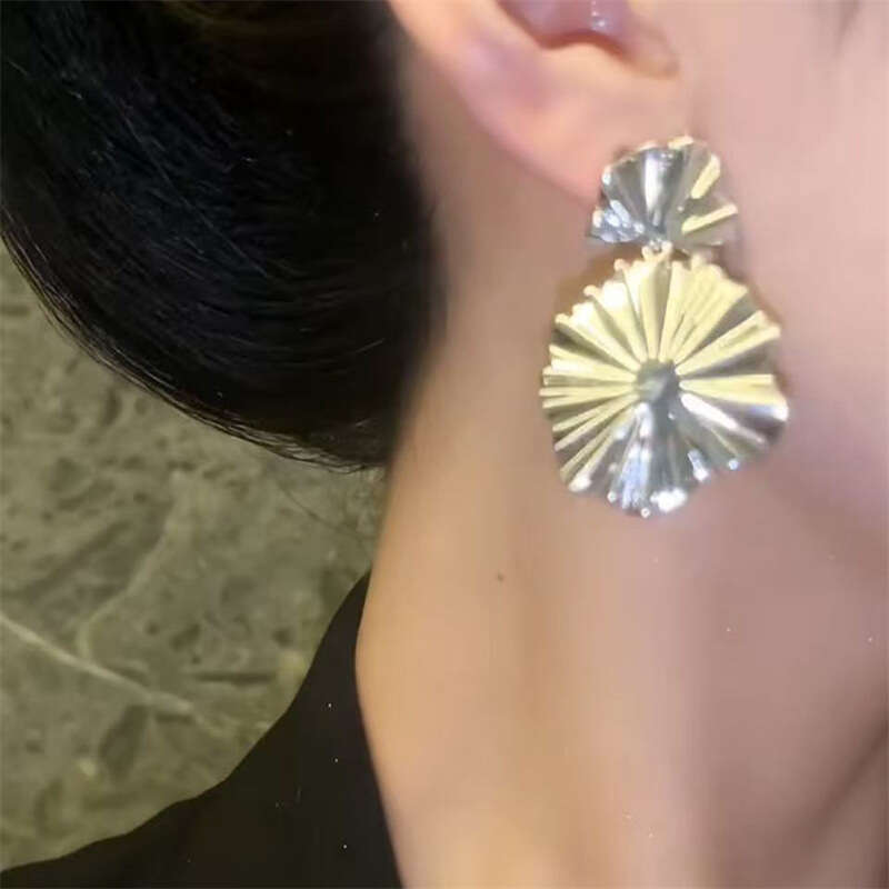 Exaggerated lotus leaf 2025 new trend niche geometric for women high-end face slimming earrings sier needle