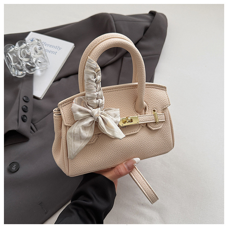 Free shipping 2025 new designer bag Versatile small for women spring fashion crossbody bag, high-end texture commuting exquisite handbag