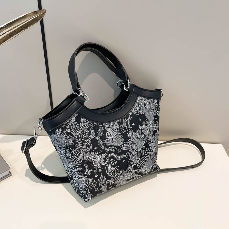 New New Free Delivery Luxury Bag Designer Bag Chinese Style Handbag For Women In The Spring Of Featuring Silk Embroidery And A Highend Single Shoulder