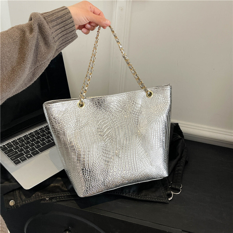 Personalized Fashion This Year's Trendy Handbag New Free Delivery Designer Bag 2025 New Style Fashionable And Atmospheric Commuter Underarm Singl