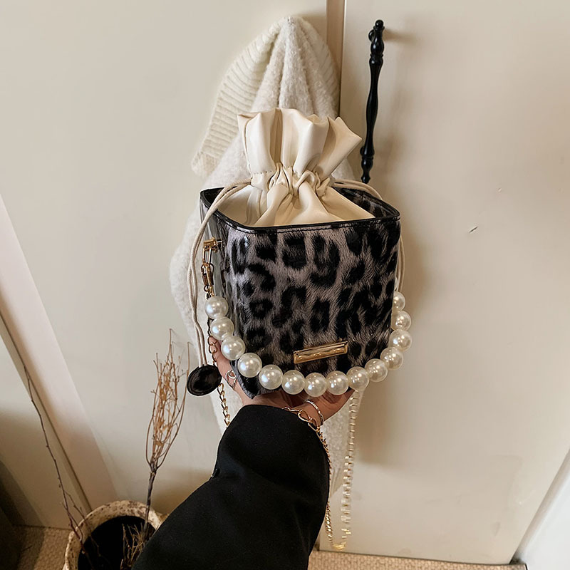 Internet Celebrity Mini Fashion Pearl Handbag 2025 Highend And Stylish Single Shoulder Crossbody Chain Small New Free Delivery Designer Bag Square Bag