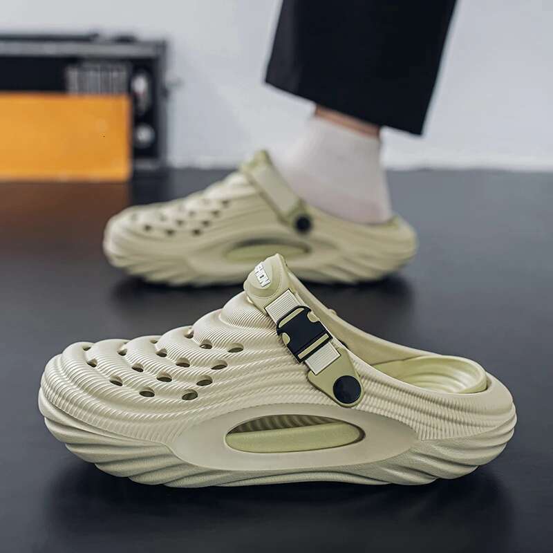 Casual Clogs Mens Sandals Summer EVA Beach for Men Fashion Hollow-out Slippers Solid Color Garden Shoes Closed-toe