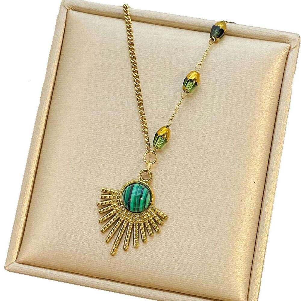 Jewelry: turquoise pendant necklace, fashionable, simple, light temperament, pea stone accessories