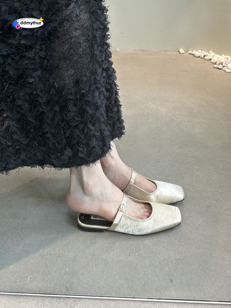 New Chinese style Baotou half slippers for women's wear, summer 2025 new silk flat bottomed dress with temperament single shoes ddmythur