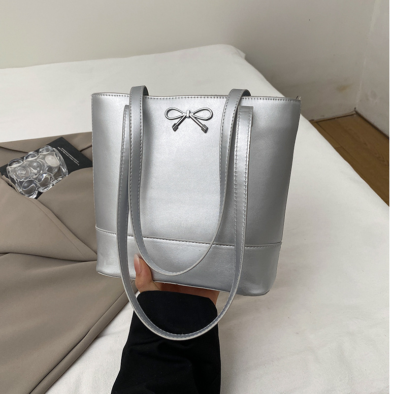 Small Niche Design Fashionable And Versatile Large Capacity New College Student Class Shoulder Bag New Free Delivery Designer Bag Commuting Luxury Bag