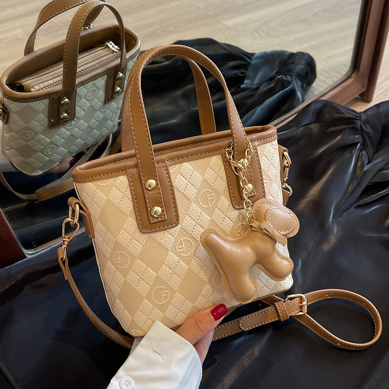 2025 New Style Bag Korean Women's Western Style New Slant Body Small Bag Designer High end Feeling Light Luxury Diamond Grid Handheld Bucket Bag 