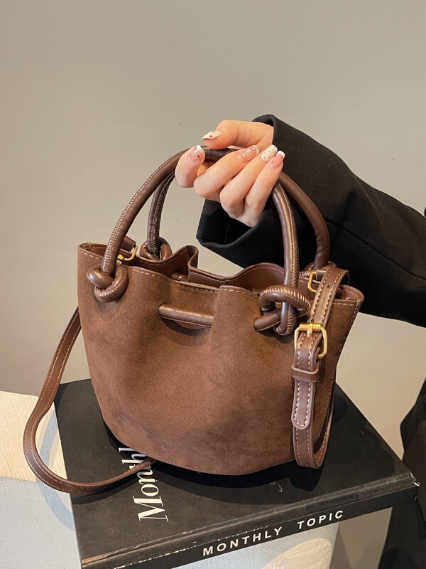 Advanced suede handbag, vegetable basket, water bucket new niche mother and child bag, western-style single shoulder crossbody pleated bag