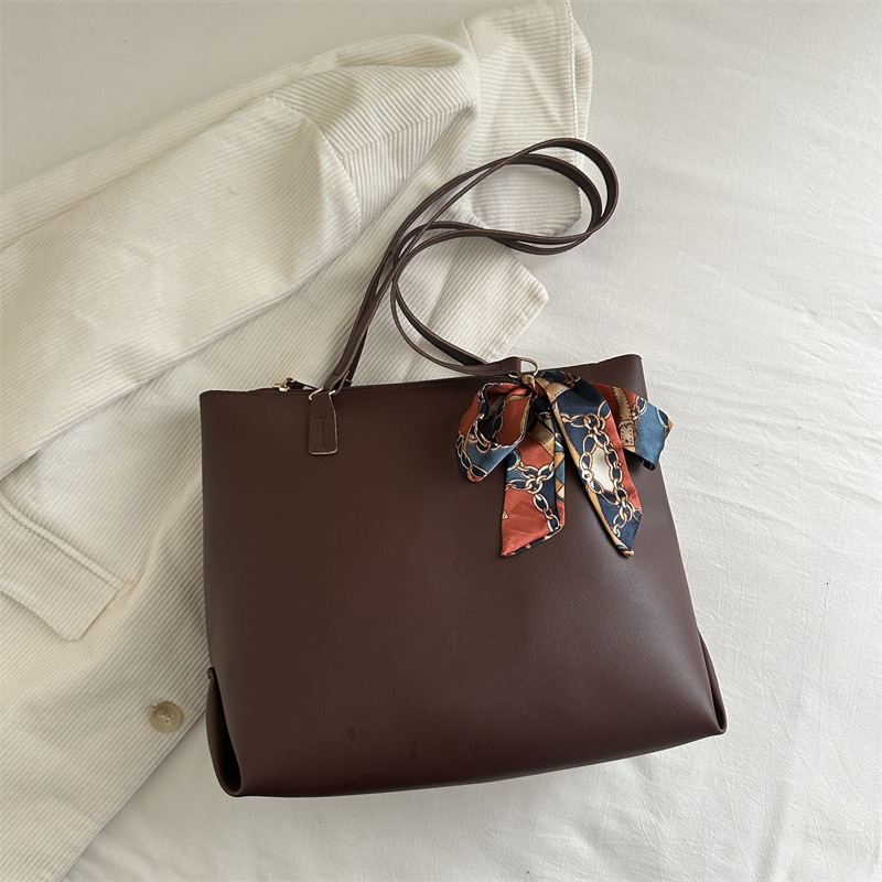 Handbag Casual Shoulder Commuting Bag Highend Sense Luxury Bag New Free Delivery Designer Bag Large Capacity New Tote Women's Bag