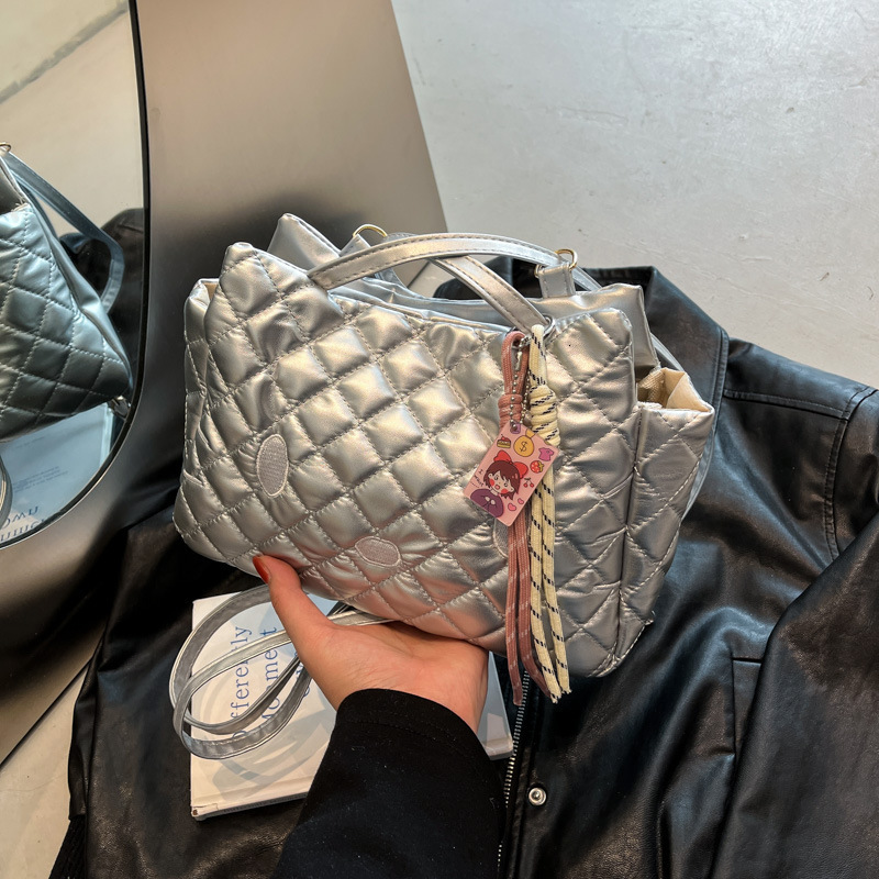 New Luxury Bag Free Delivery Designer Bag Lingge Embroidery Thread Large Capacity For Women 2025 New Commuter Storage Bag Fashion Single Shoulder Tote