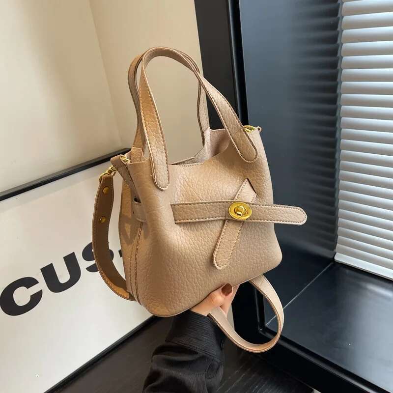Retro Women's 2025 New Fashion Messenger Simple Portable Bucket Mother And Child Sophisticated Premium Bag