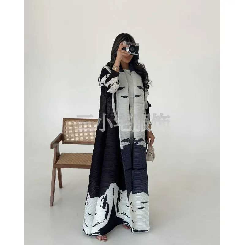 Retro Printed Pleated Windbreaker Womens Patchwork Collar Belt Long Windbreaker Jacket Saudi Arabia New Muslim Abaya X250514
