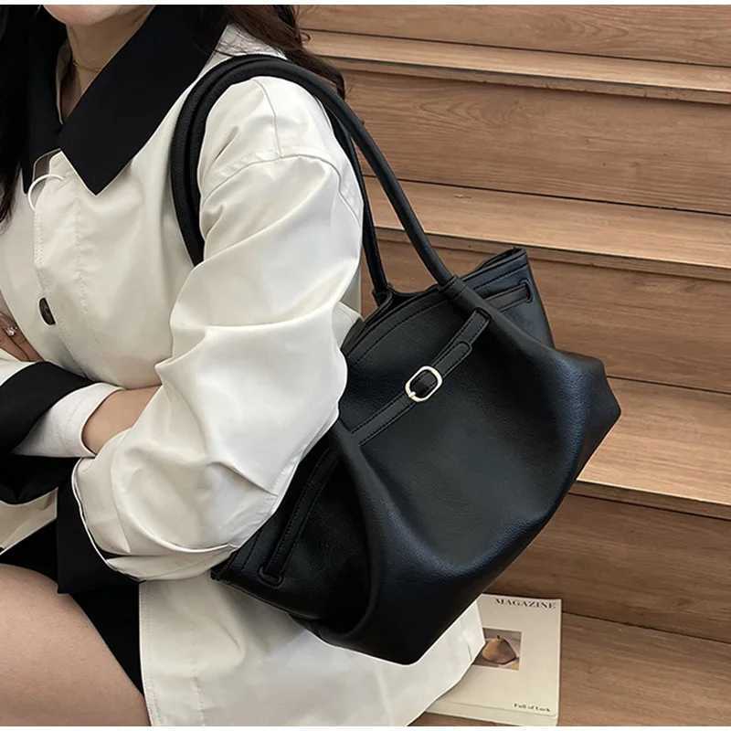 Luxury Brand Large Capacity Underarm Shoder Bag Cmuter Bag Pu Handbag Wern Style Minimalist Style e-shoder Basket Bag Z250514