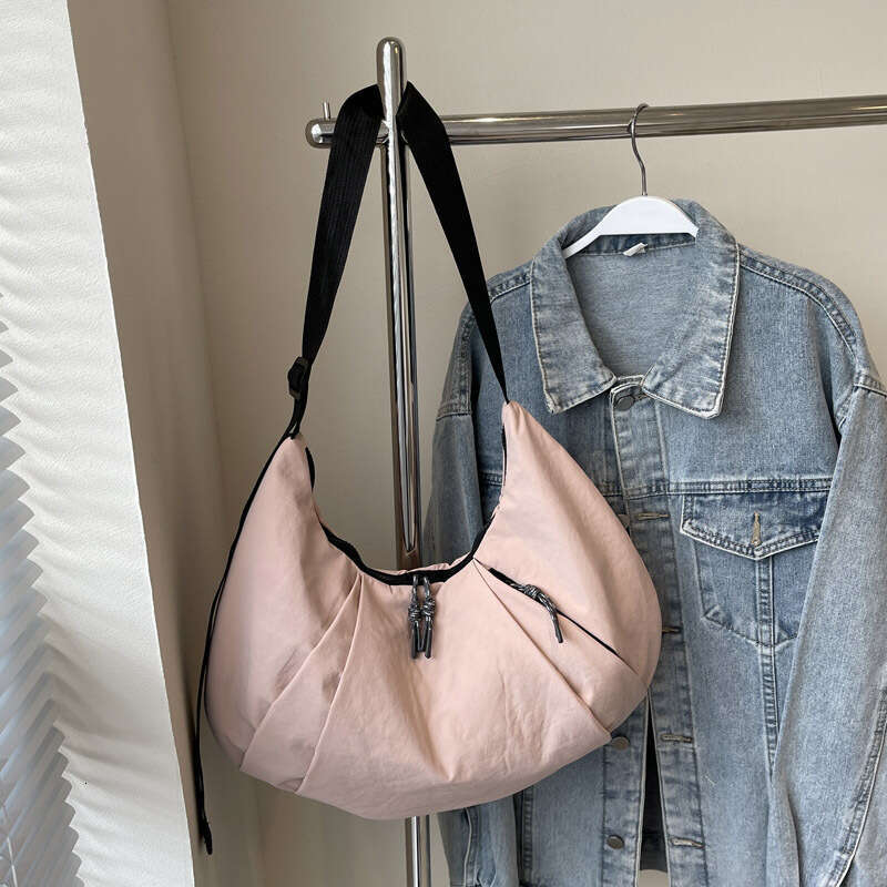 French Style Minimalist Pleated Crossbody 2024 Autumn/Winter New Large Capacity Shoulder Bag Personalized Casual Crescent Handbag