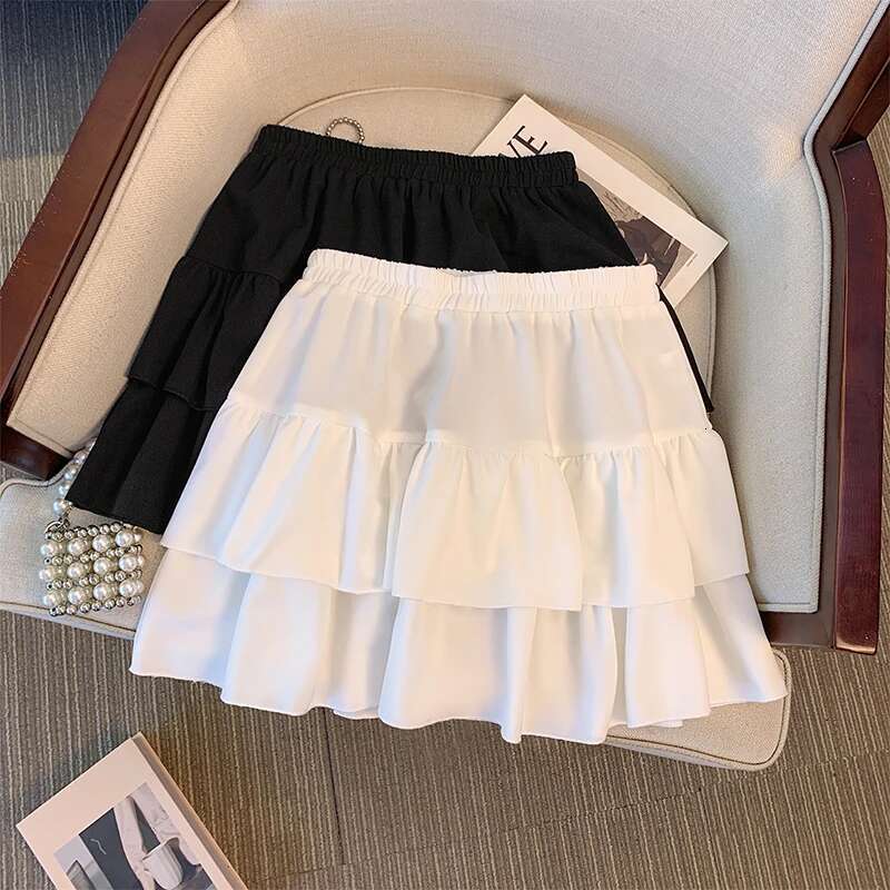 Plus-size women's Summer Casual Black white layered polyester skirt is loose and comfortable without lining