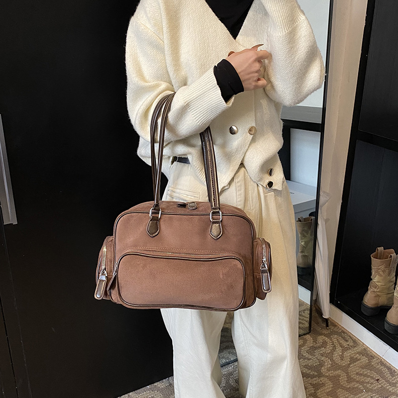 Underarm Postman for Women 2025 New Winter Shoulder Handheld Large Capacity Commuter Leisure Pillow Bag