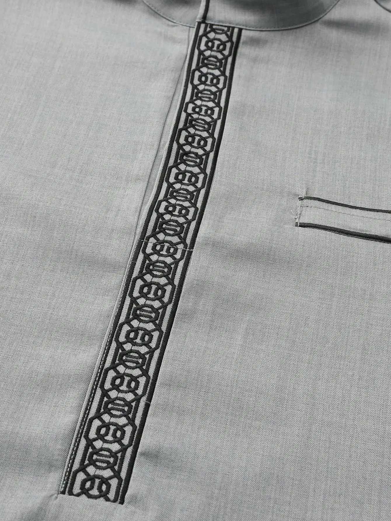2025 New Muslim Traditional Mens Robe Multi colored Elegant Ethnic Embroidery Mens Robe Simple Casual Loose Robe X2505141