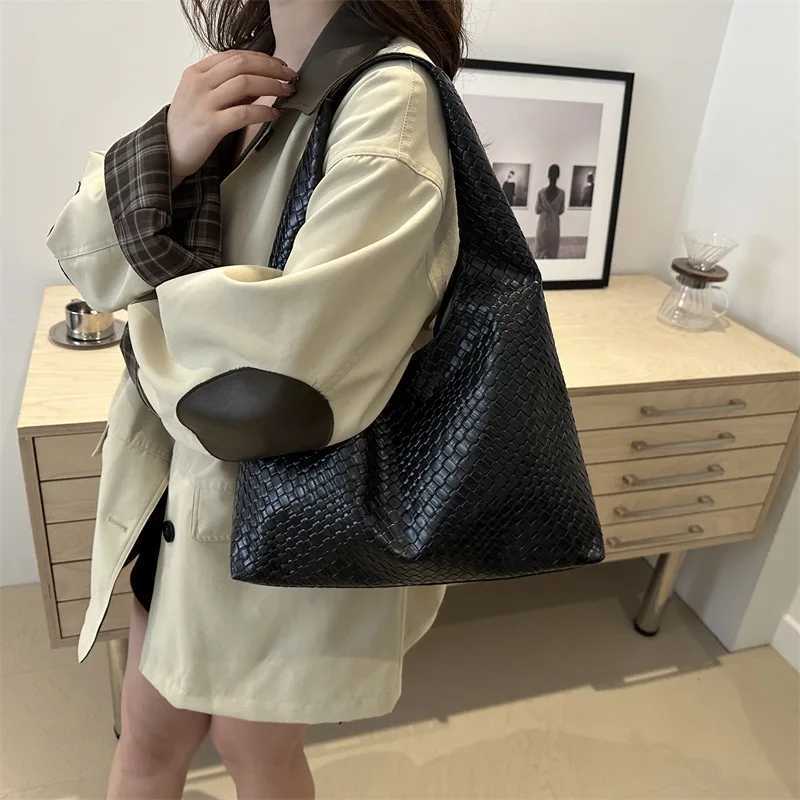 Wens Artificial Leather Woven Pattern Shoder Bag Large Capacity Tote Bag Casual Armpit Bag Large Tote Bag Daily Work Z250514
