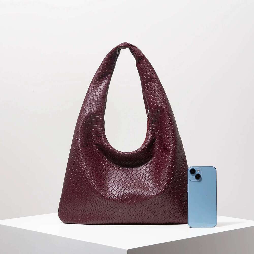 Retro Artificial Woven Leather Shoulder Women's Handbag, Large Capacity Tote Crescent Zipper Armpit Bag, Daily Commuter Bag (Random Pattern)