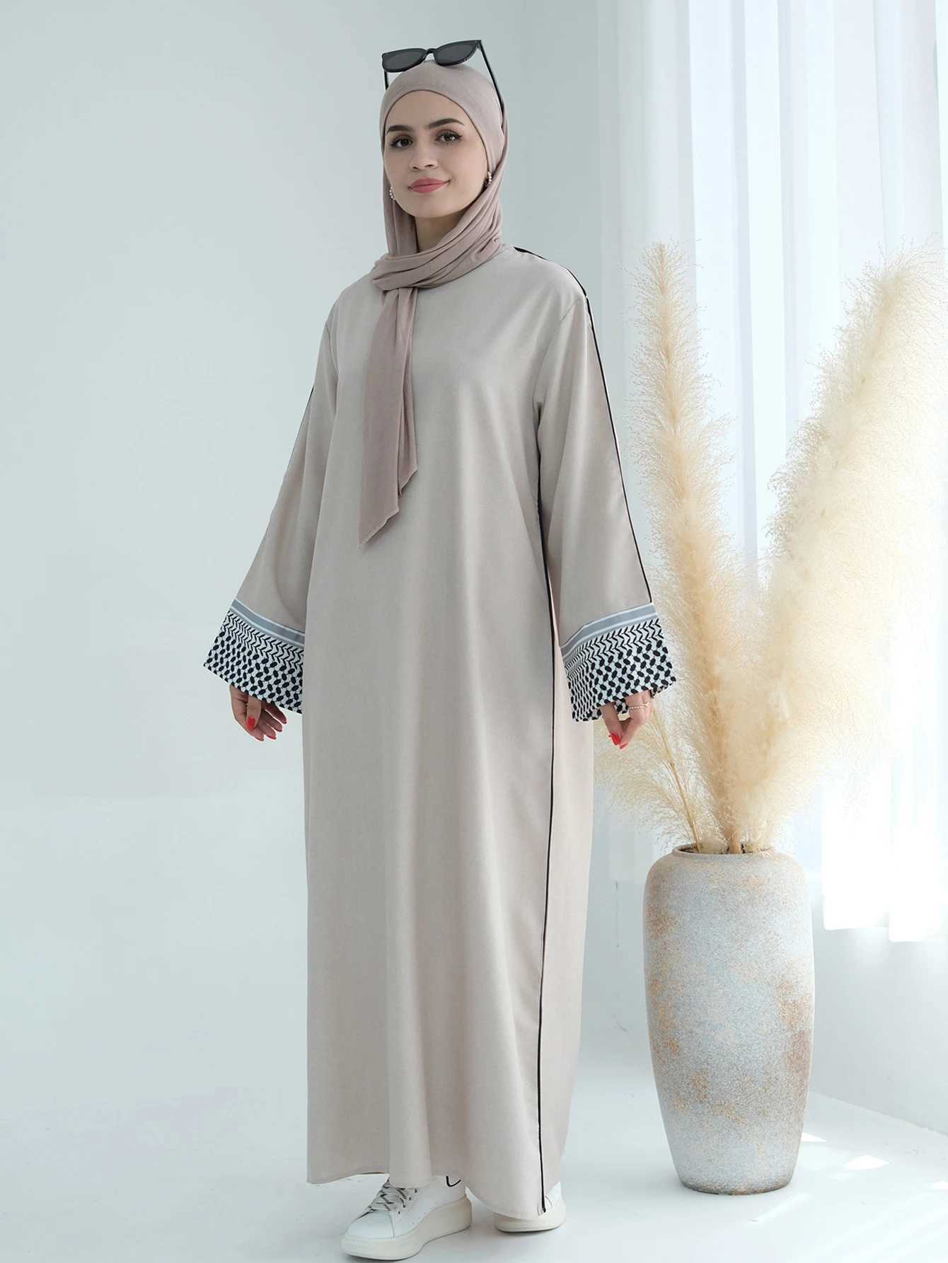 2025 Ramadan Gorgeous Muslim Middle East Abayas Women Elegant Cardigan Fashion Robe Dubai Luxury Eid Islam Long Dress Kaftan X250514