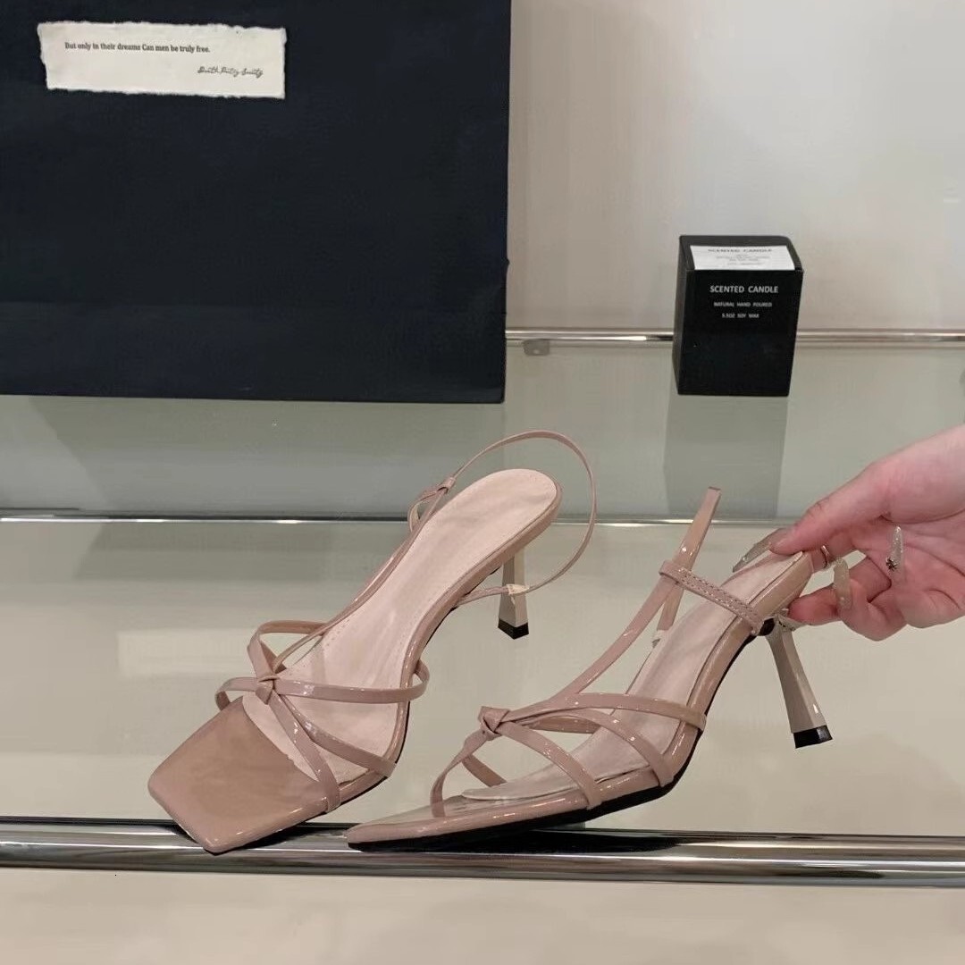 Designer Designer sandals Fairy Style~New Gold High Heels Women's French Roman Sandals 2025 Hollow Matching Skirt High Heels Sandals