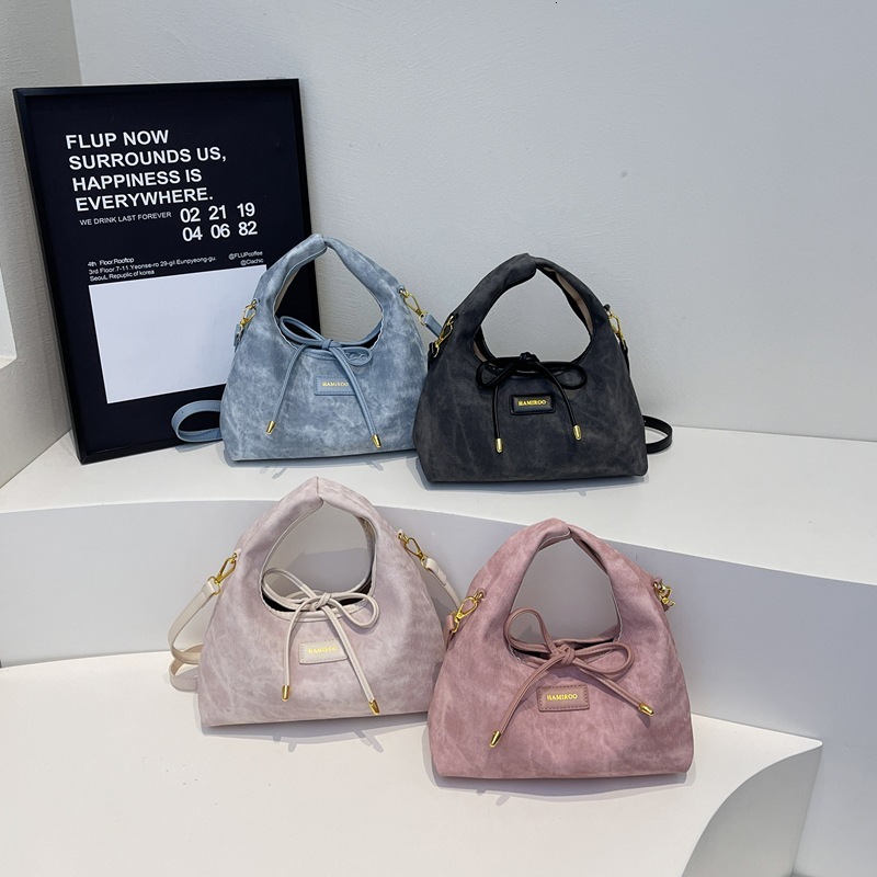 Large capacity women's summer versatile 2025 new niche design, simple crossbody bag, hand-held commuting dumpling bag