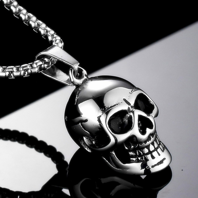 Retro hip-hop fashion outfit, unisex, personalized skull, personalized accessory