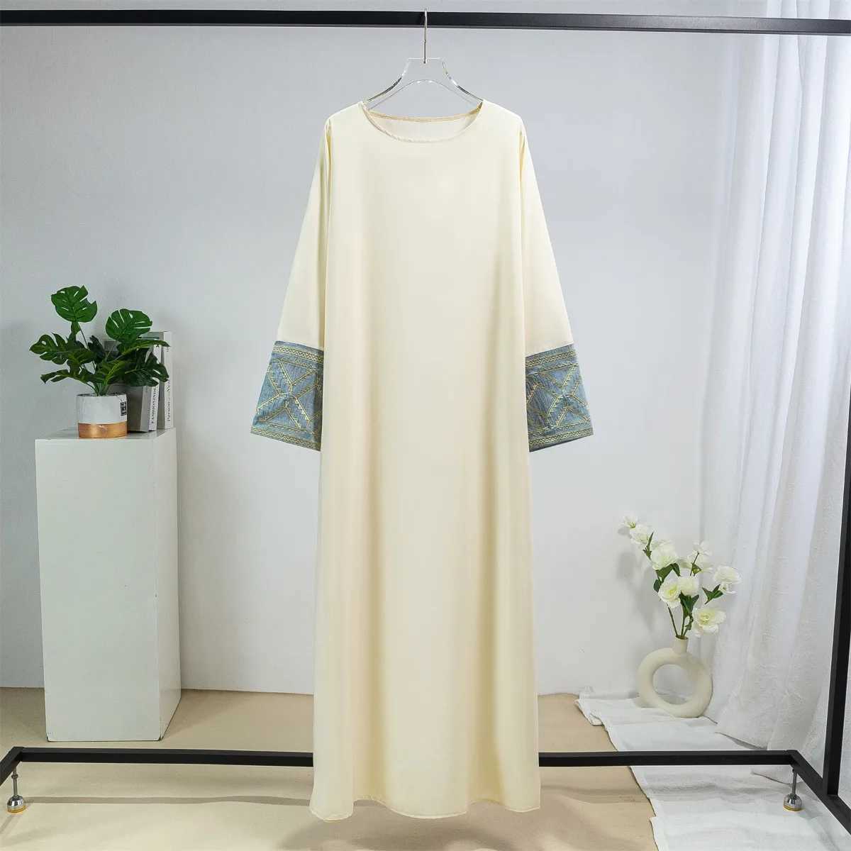 Embroidery Prayer Dress Muslim Kaftans Long Slve Loose Maxi Length Ramadan Dresses Islamic Clothing Women Abaya Muslim Jilbabs X250514