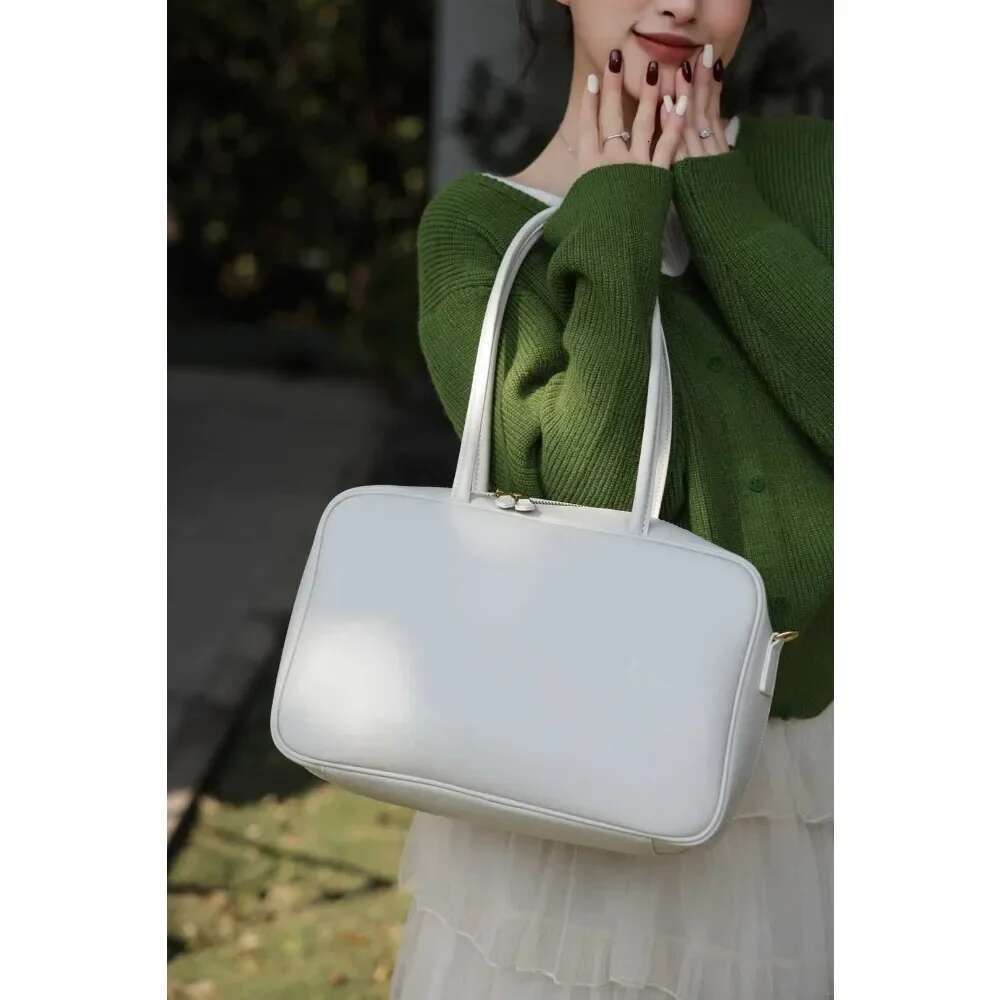 2025 New High-quality Large-capacity Handbag Casual Versatile Messenger Niche Leather Shoulder Small Square Bag Bowling Girl