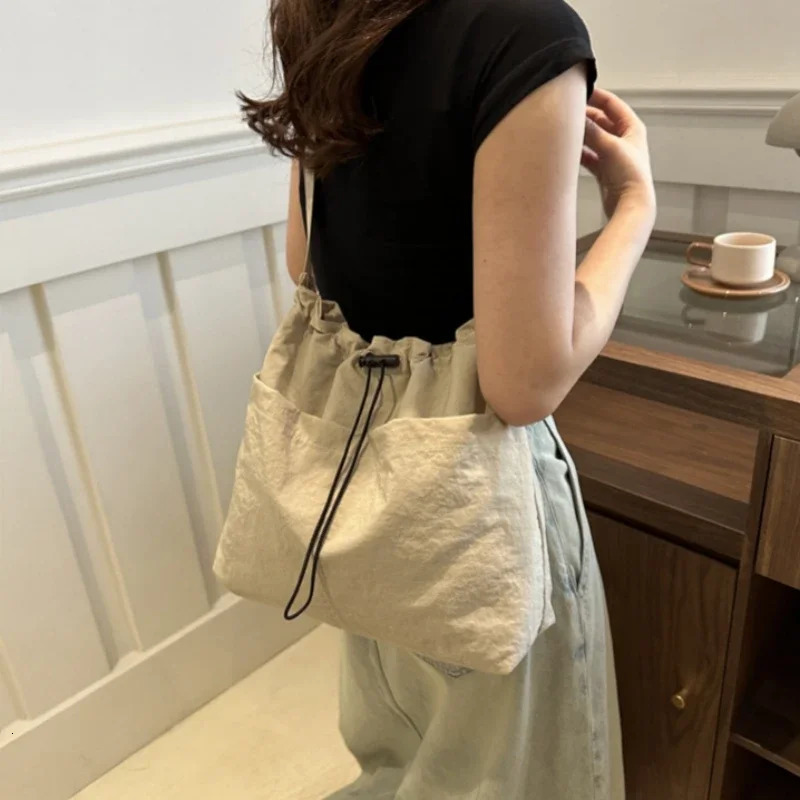 Large Capacity Versatile Shoulder Bag for Womens Summer Lightweight Crossbody Minimalist Tote Handbag 250514