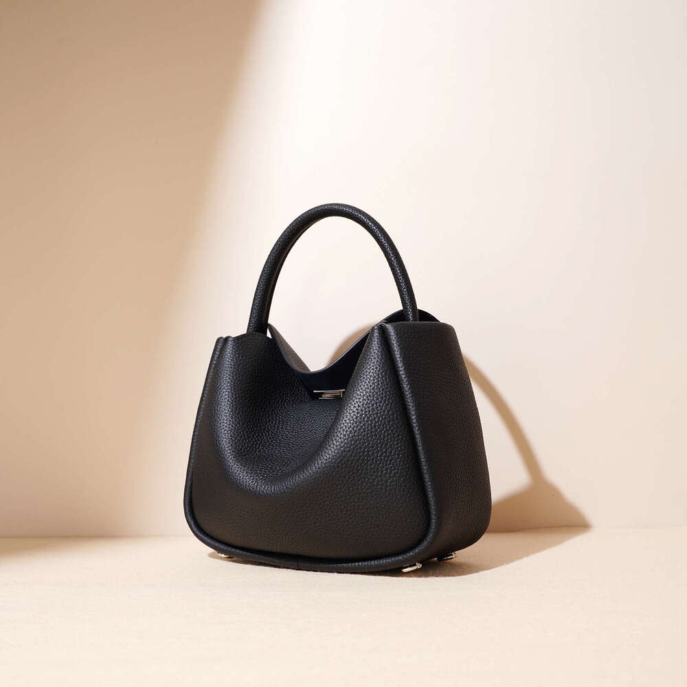 2025 Spring New Small And Unique Extremely Simple Versatile Commuter Underarm Luxury Cross Shoulder Women's Bag
