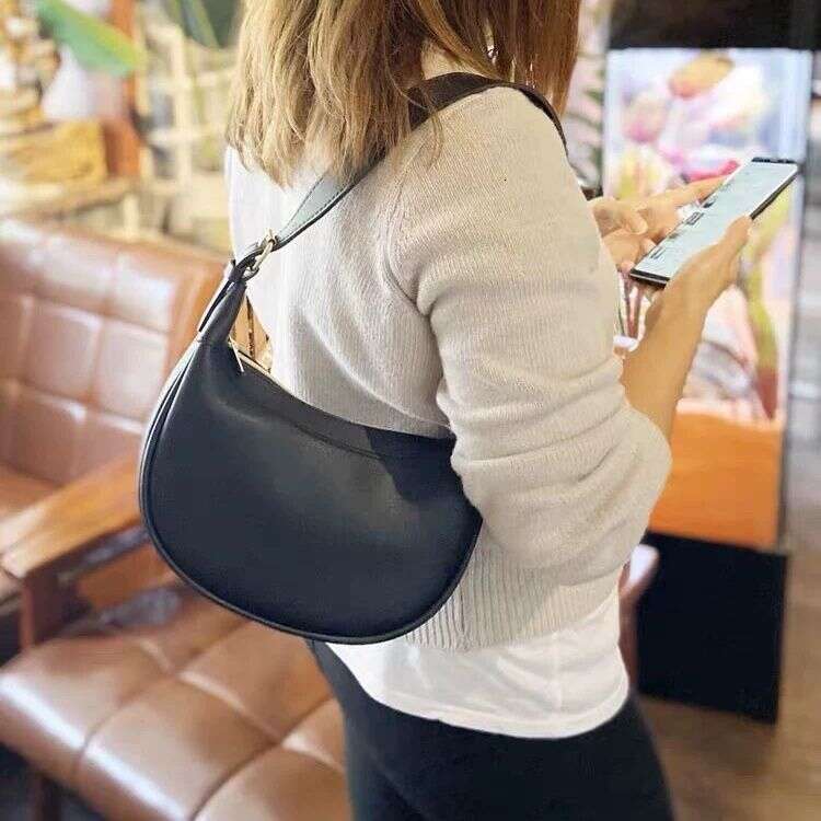 2025 new fashionable niche design high-end versatile crossbody bag single shoulder armpit dumpling