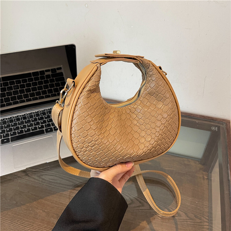 Free Delivery Designer Bag Handheld Single Shoulder Crossbody For Women In The Spring Of 2025 Fashionable Simple Casual Trendy And Stylish Crescent Lu