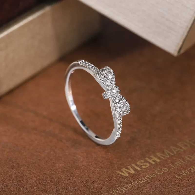 New Exquisite White Zirconia Bow Ring Sweet and Simple Party Birtay Gift 925 Stamp Fashion Jewelry Wholesale Wedding RingXJ250514