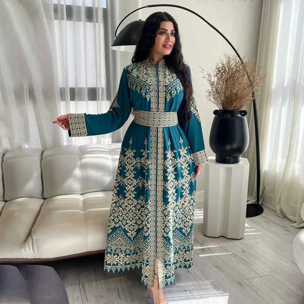 New Style Fashionable Printed Zip-up Robes in Dubai Saudi Arabia. Middle Eastern Ethnic Style Dresses for Women with Belts. X250514