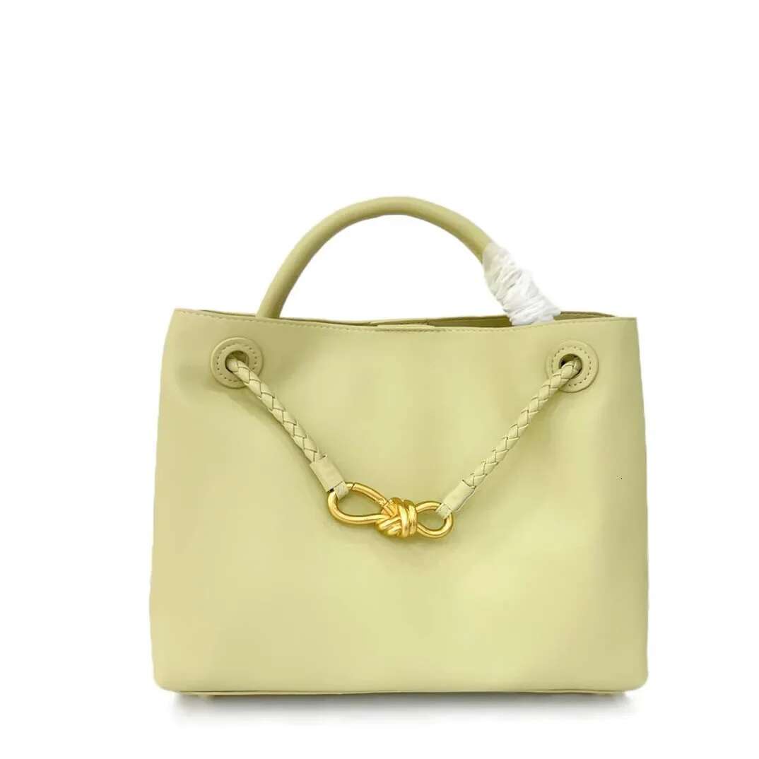 2024 Autumn/Winter New Large Capacity Women's Crossbody Flat Surface Genuine Leather Shoulder Bag Metal Buckle Handbag