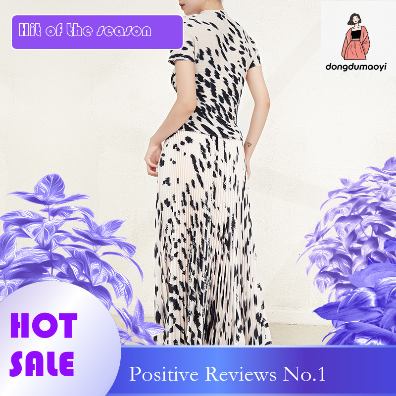 dongdumaoyi Wrinkled leopard print age reducing fashion for women's three bedroom new slimming versatile T-shirt top A-line skirt two-piece set