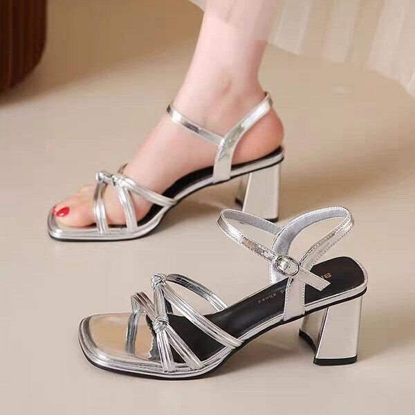 Designer sandals French silver sandals for women in the spring of 2025, fashionable, thick and high-end shoes, with a temperament of one-piece high he
