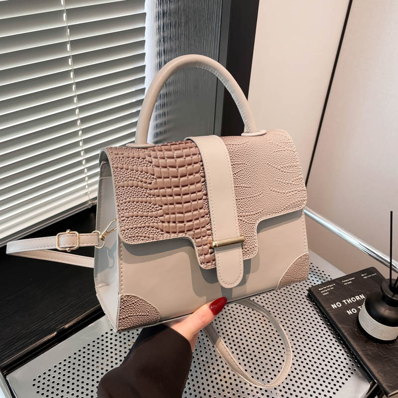 Free Delivery Designer Bag Women's Versatile Hand New Fashion Shoulder Crossbody 2025 Spring Small Square Luxury Bag