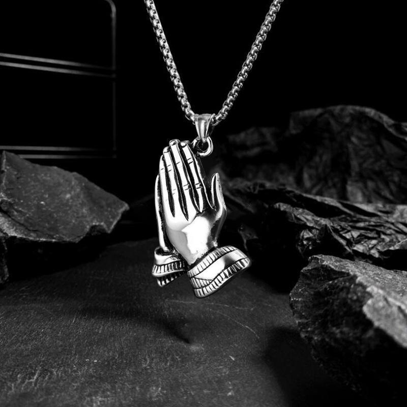 European and American hip-hop retro titanium steel necklace, a must-have for trendsetters, palm clapping pendant, street style high-quality accessory