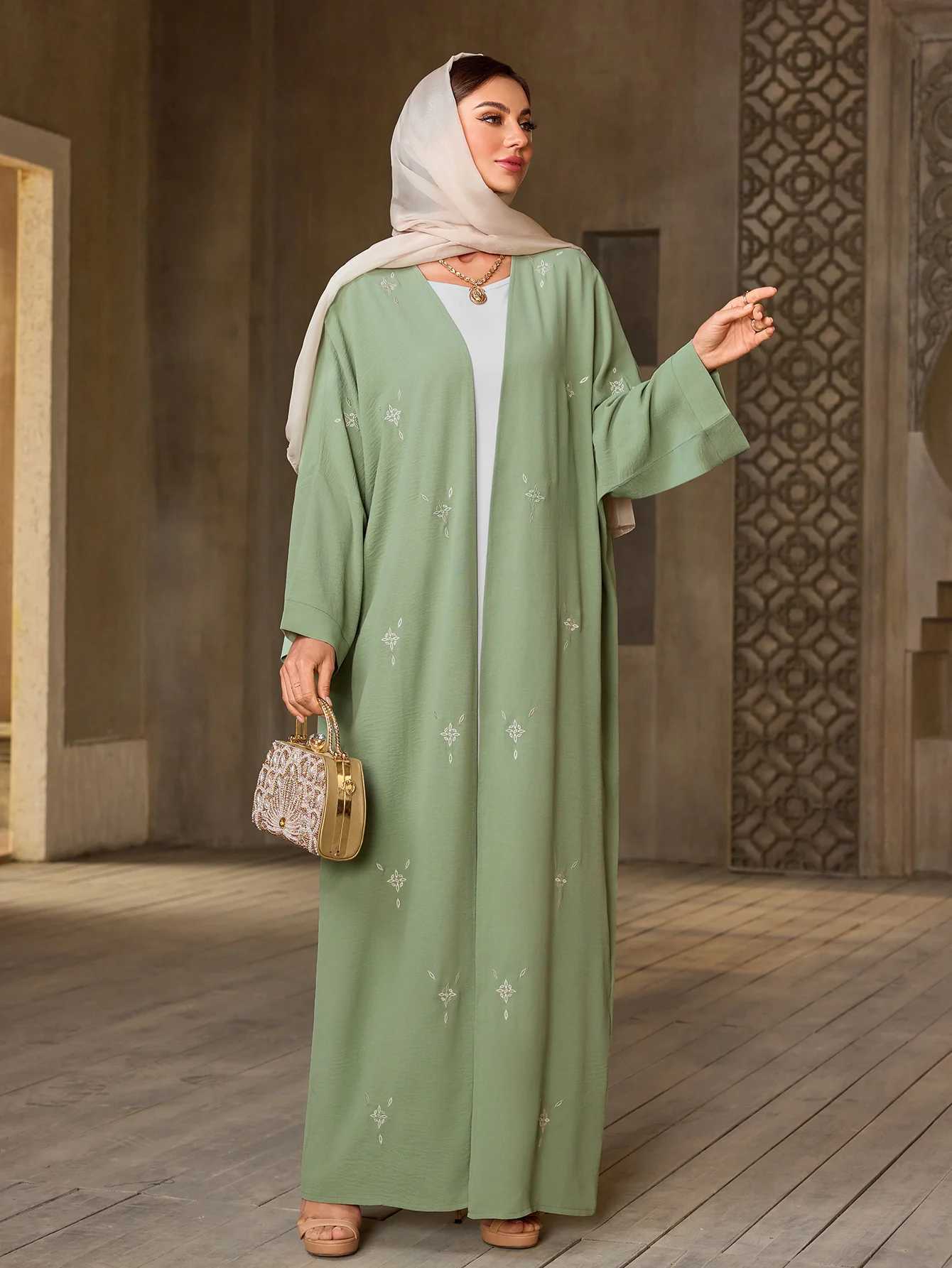 Muslim Womens Light Grn Islamic Abaya with Embroidery for Modest Fashion in Dubai Saudi Arabia and Other Middle East Regions X250514