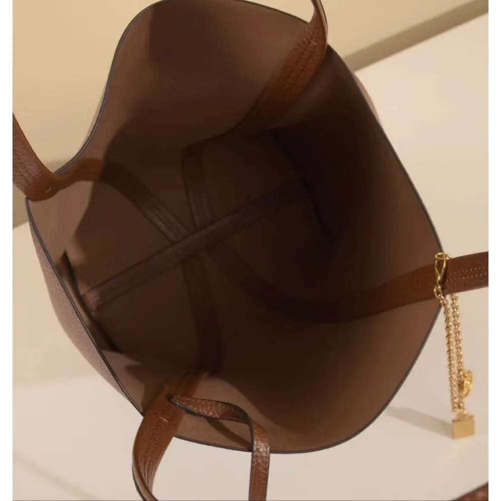 VOAETEC High Sense Fashion Trend 2025 Early Spring New Women's Leather Texture Clutch Underarm Shoulder Bag Metal Pendant