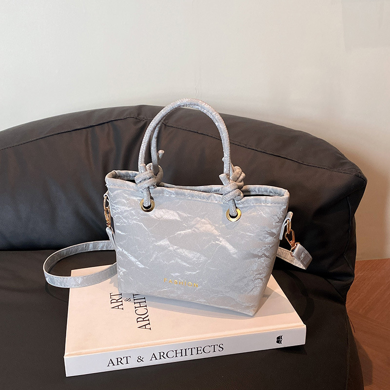 New Commuting Casual And Highend Handbag Korean Version Solid Color Single Shoulder New Free Delivery Designer Bag Crossbody Luxury Bag Small Square B