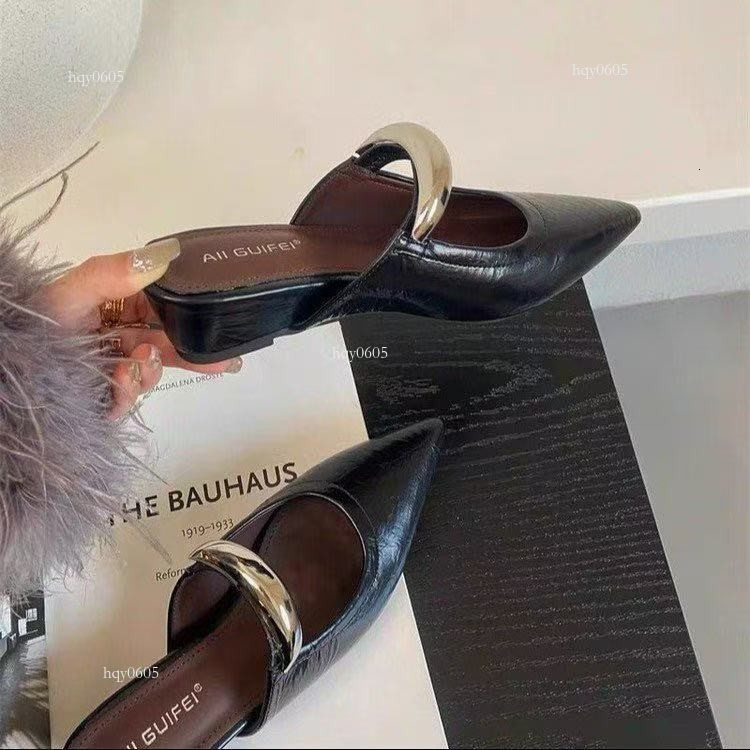Top quality brand new free delivery designer single shoe slanted tip 2025 spring/summer new thick heel women's casual French sandals new fashion 