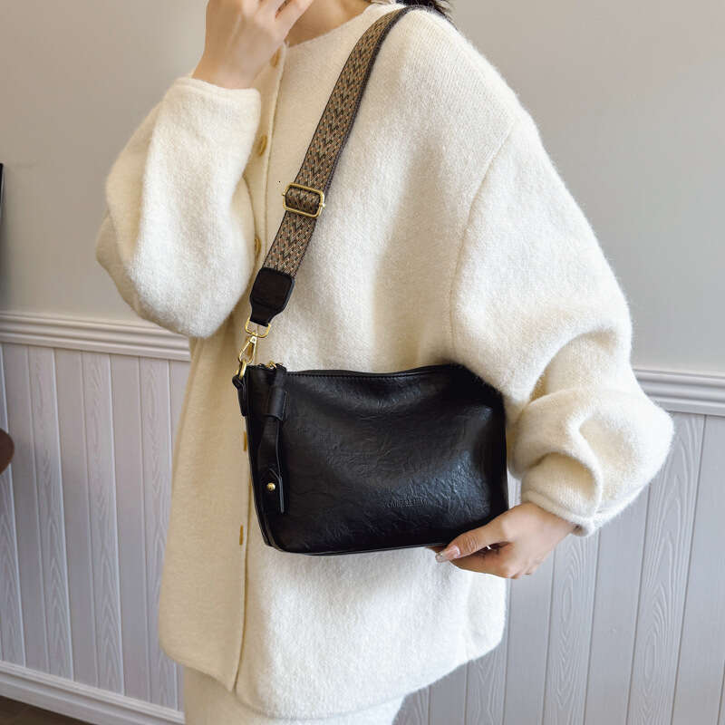 Fashionable Texture Small Diagonal Cross Women's New 2025 Trendy Soft Leather Shoulder Versatile Casual Crossbody Bag