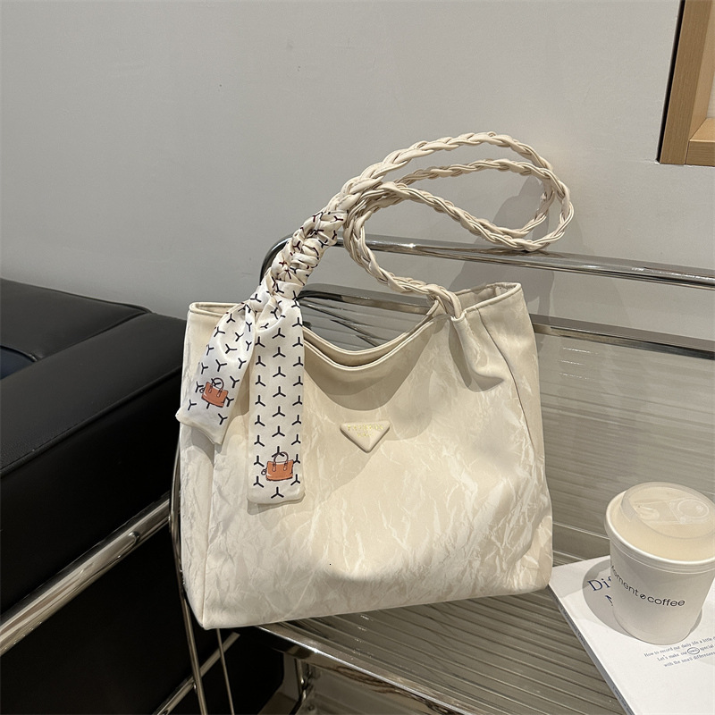 Free Delivery Designer Bag Hand Women's 2025 Korean Edition Simple Texture Solid Color Fashion Trend Silk Scarf Versatile Single Shoulder Tote Ba