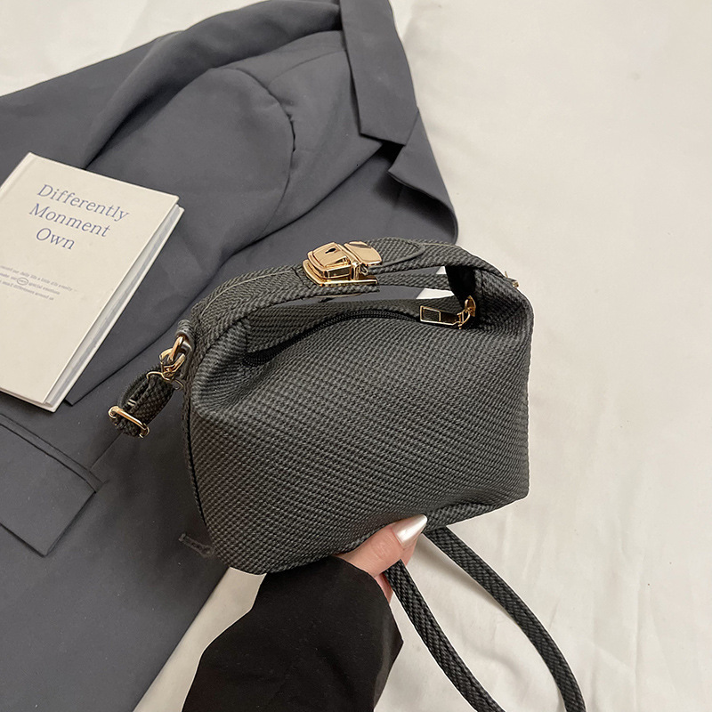 Niche Design Casual Pillow Bag 2025 New Free Delivery Designer Bag Luxury Bag Spring/summer New Collection Simple And Fashionable Handheld Personalize