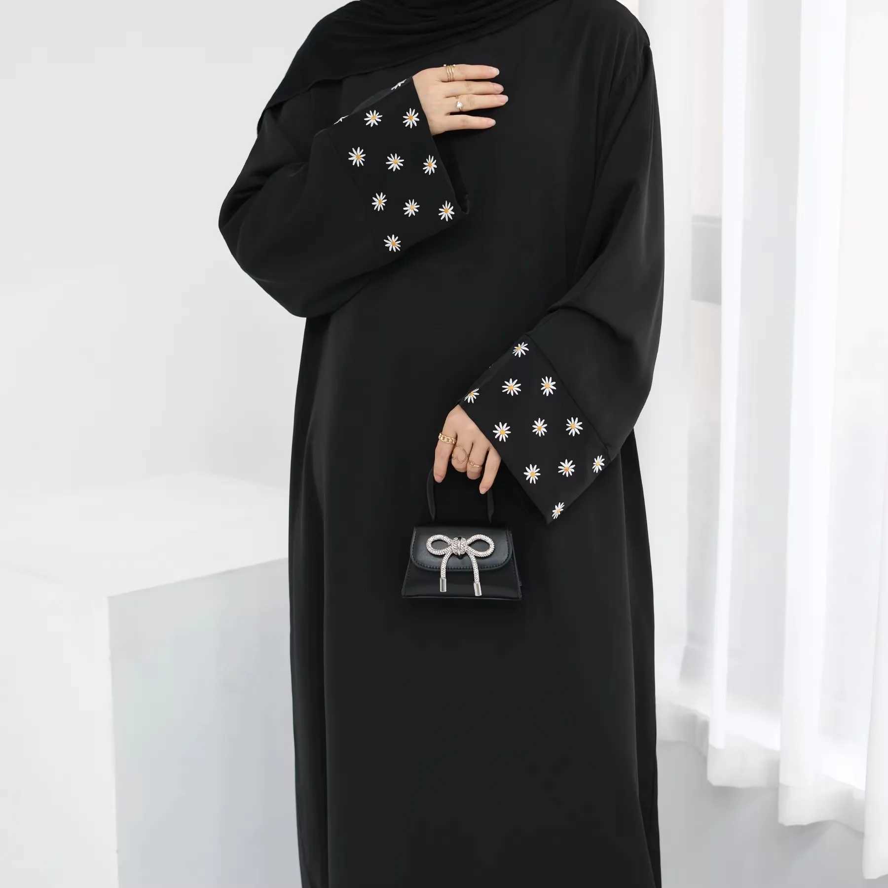 Daisy Embroidered Closed Abaya Muslim Dress for Women Dubai Turkish Islamic Clothing Loose Hijabi Robe Ramadan Eid Summer X250514