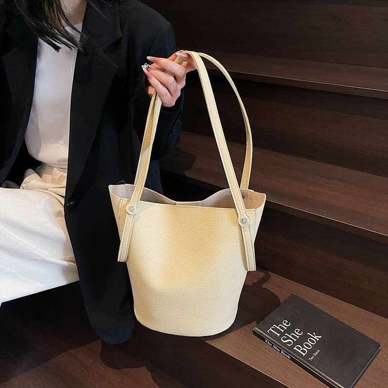 Light luxury niche high-end handbag women's 2025 new super hot water bucket vegetable basket versatile single shoulder crossbody bag